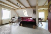 Wohn- und Schlafzimmer DG