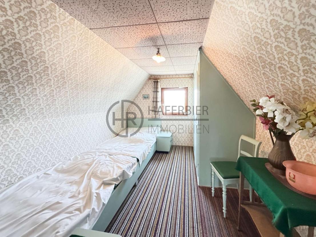 Schlafzimmer DG