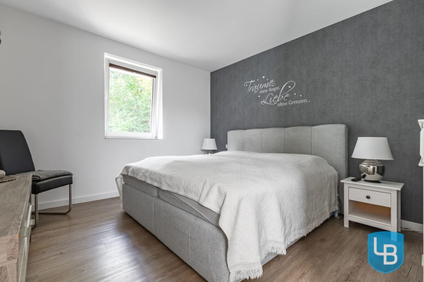 Gefangenes Zimmer/ Schlafzimmer im OG