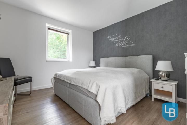 Gefangenes Zimmer/ Schlafzimmer im OG
