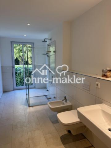 Dusche mit Glaswand