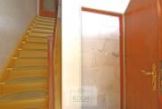 Treppe-zum-DG-und-Tür-zum-EG