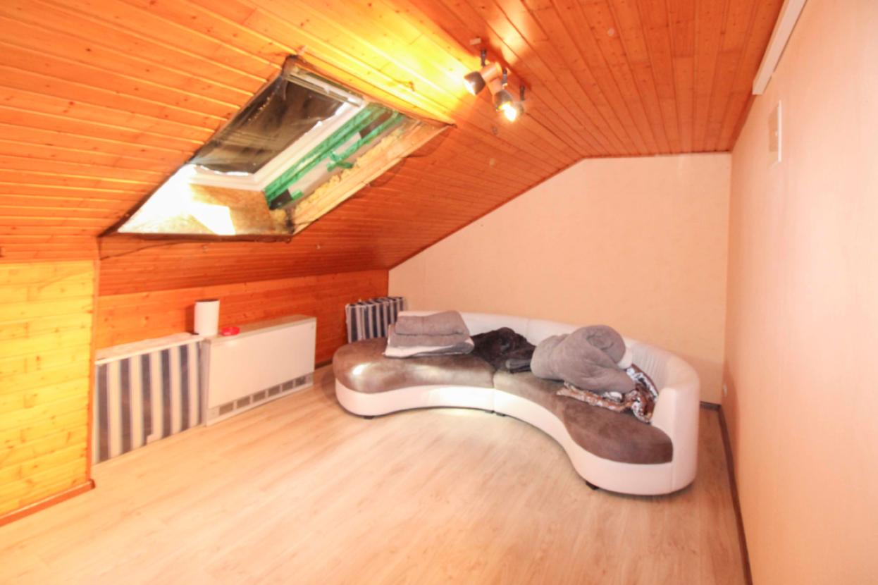 Schlafzimmer 1 DG