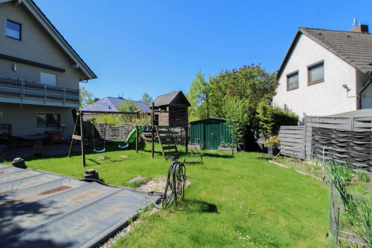 Garten mit Pool