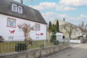 Hausansicht seite mit Garten