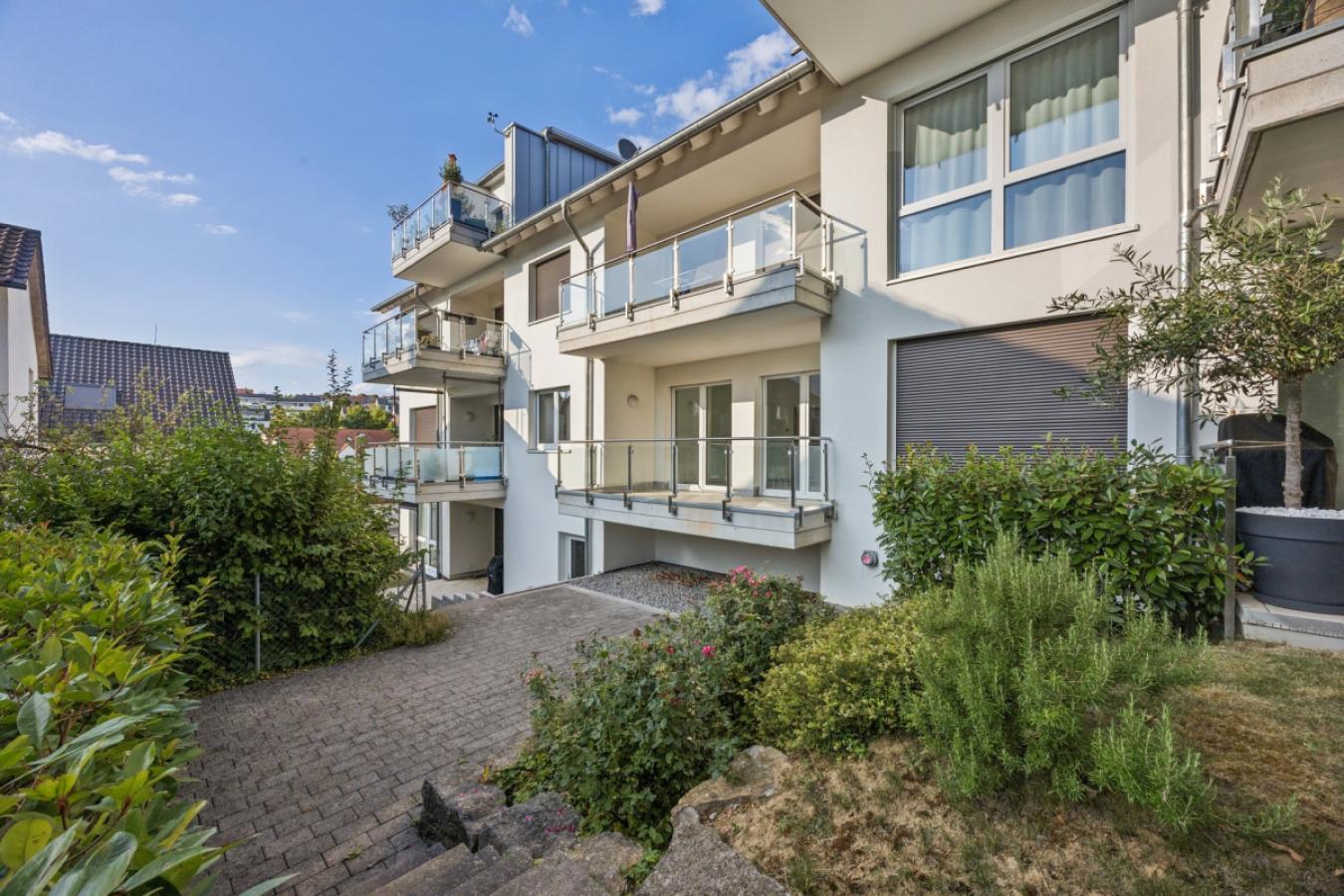 Gebäuderückseite mit Balkon