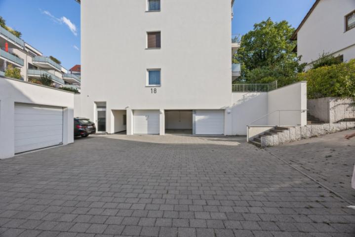 Eingangsbereich / mittlere Garage zugehörig