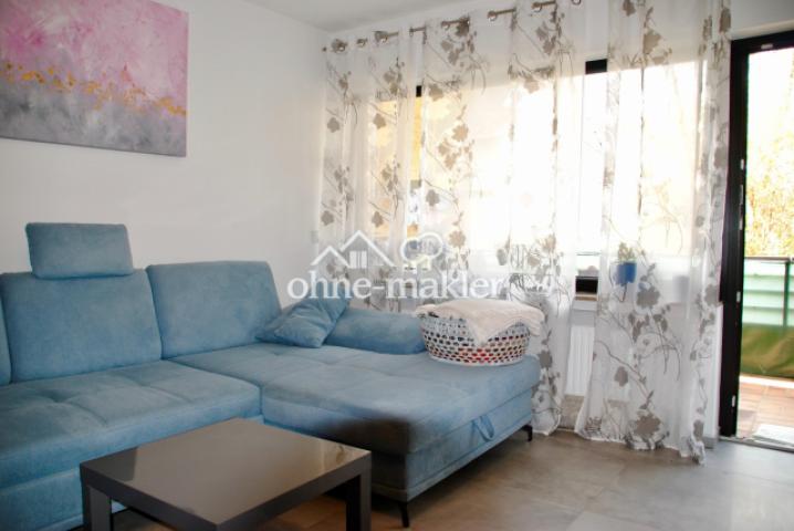 Wohnzimmer mit Balkon