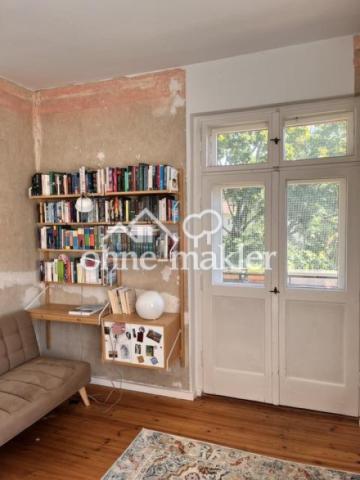 Wohnzimmer und Balkontür