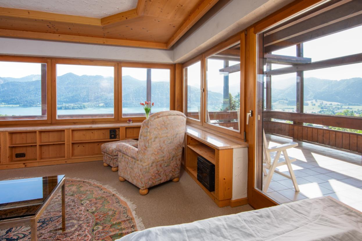 Wohnzimmer mit überdachter Loggia