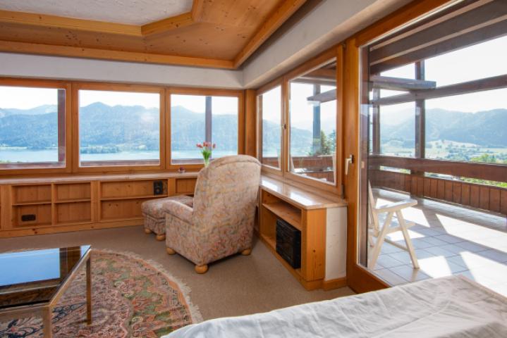 Wohnzimmer mit überdachter Loggia