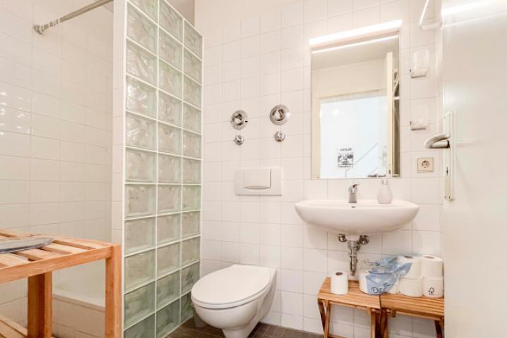 Modernes Badezimmer