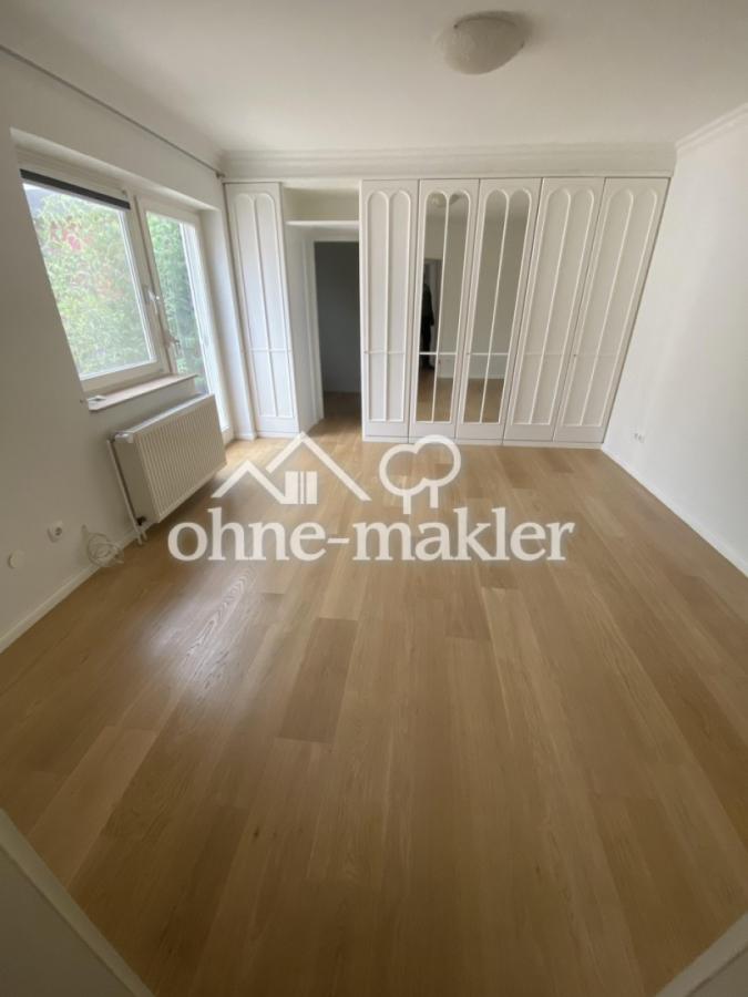 Schlafzimmer mit Einbauschrank