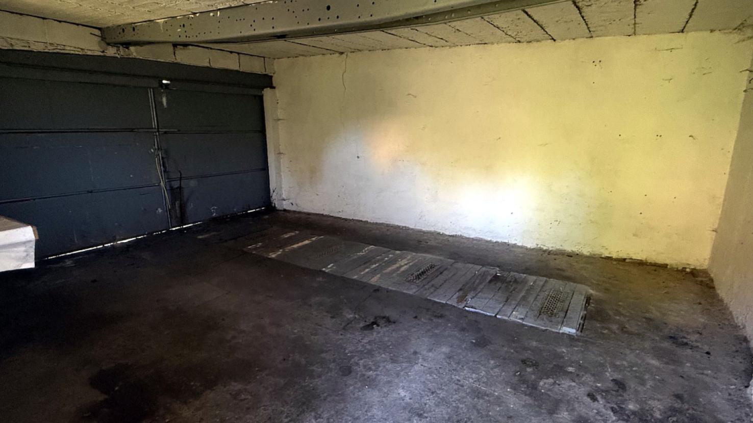 Garage mit Grube