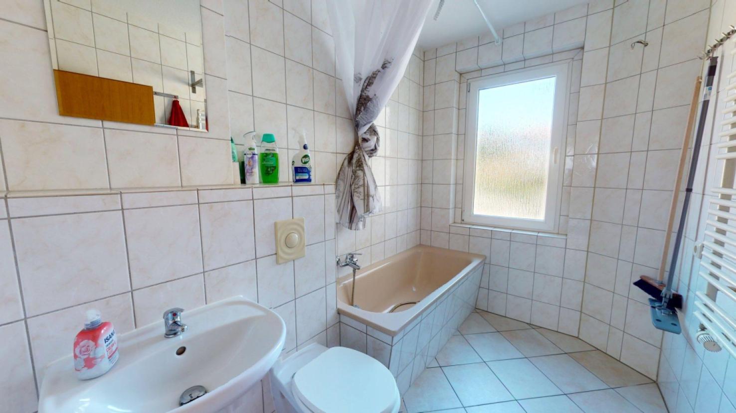 Wohnung OG links - 1 Etage Bad