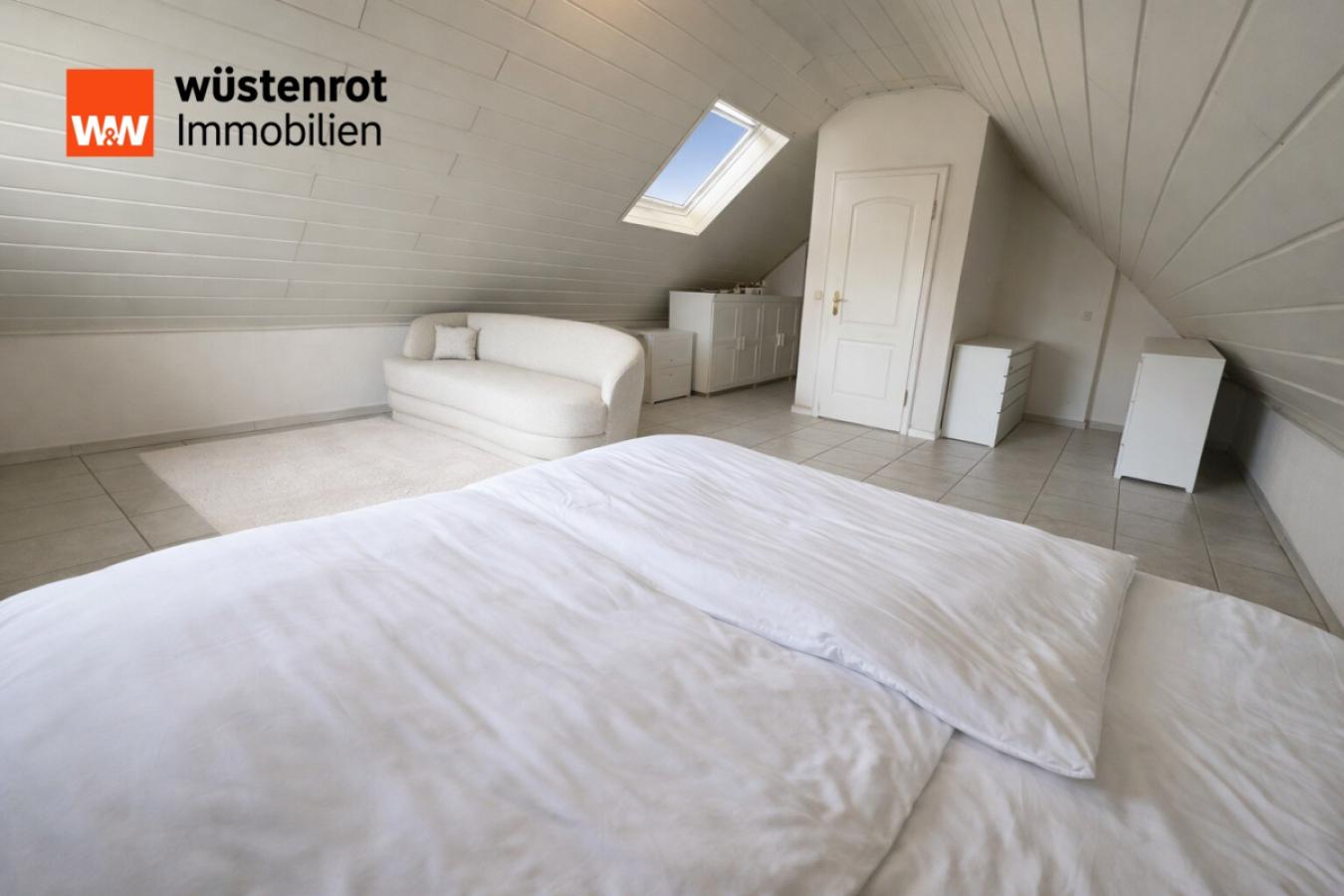DG Schlafzimmer Studio AI Staging