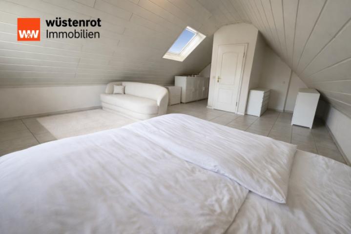 DG Schlafzimmer Studio AI Staging