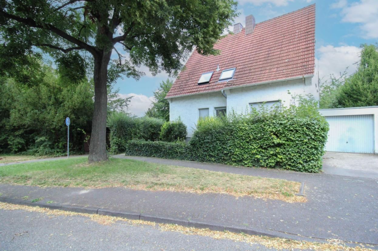 14 Haus mit Garage