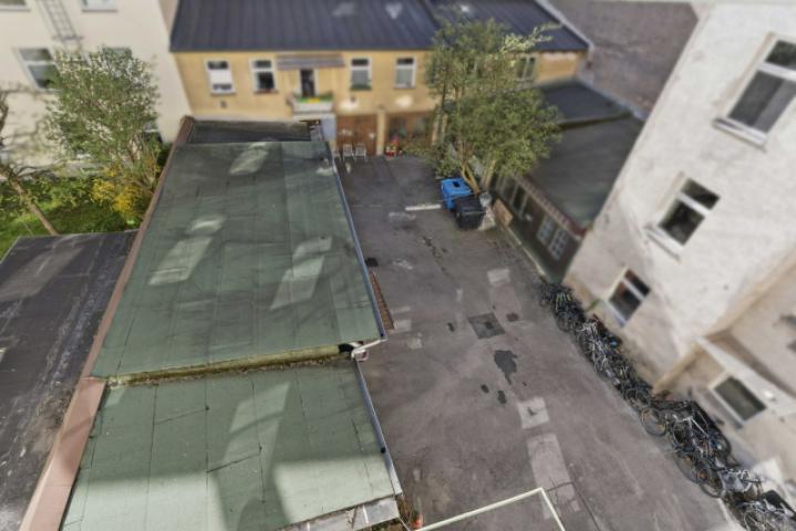 Hinterhof mit Garagen