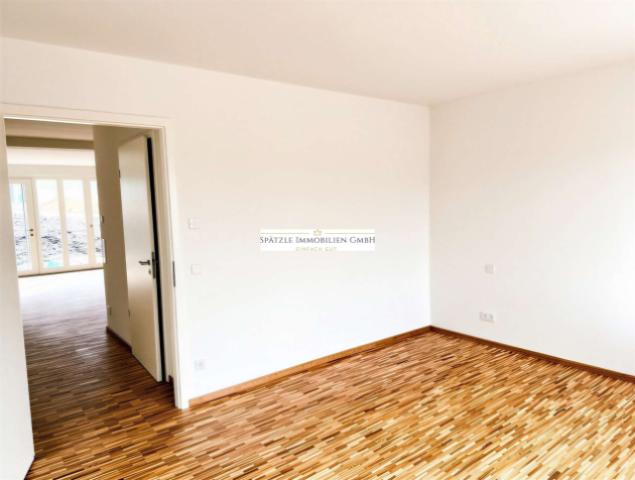 Schlafzimmer Bick zum Wohnzimmer - (KI generiert)