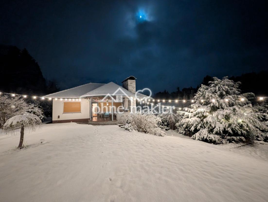 Hausansicht Garten Winter