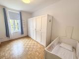 Kinderzimmer mit Parkettboden