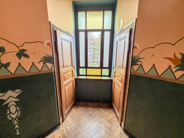 Abstellräume auf halber Treppe