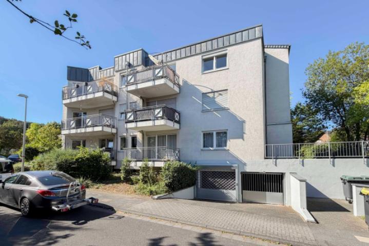 Straßenansicht - Tiefgarage