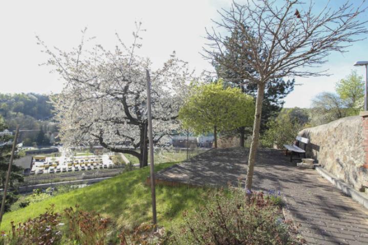 Terrasse mit Ausblick ins Tal