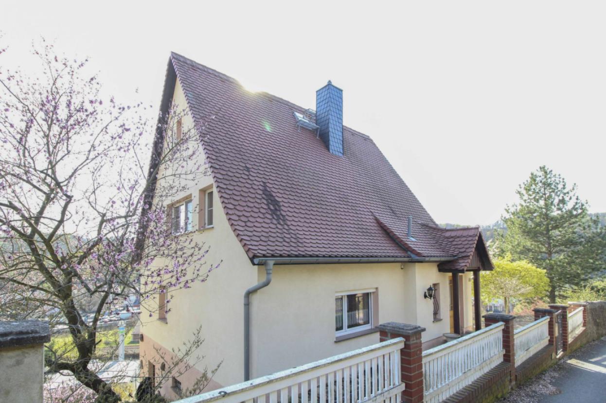 seitliche Hausansicht