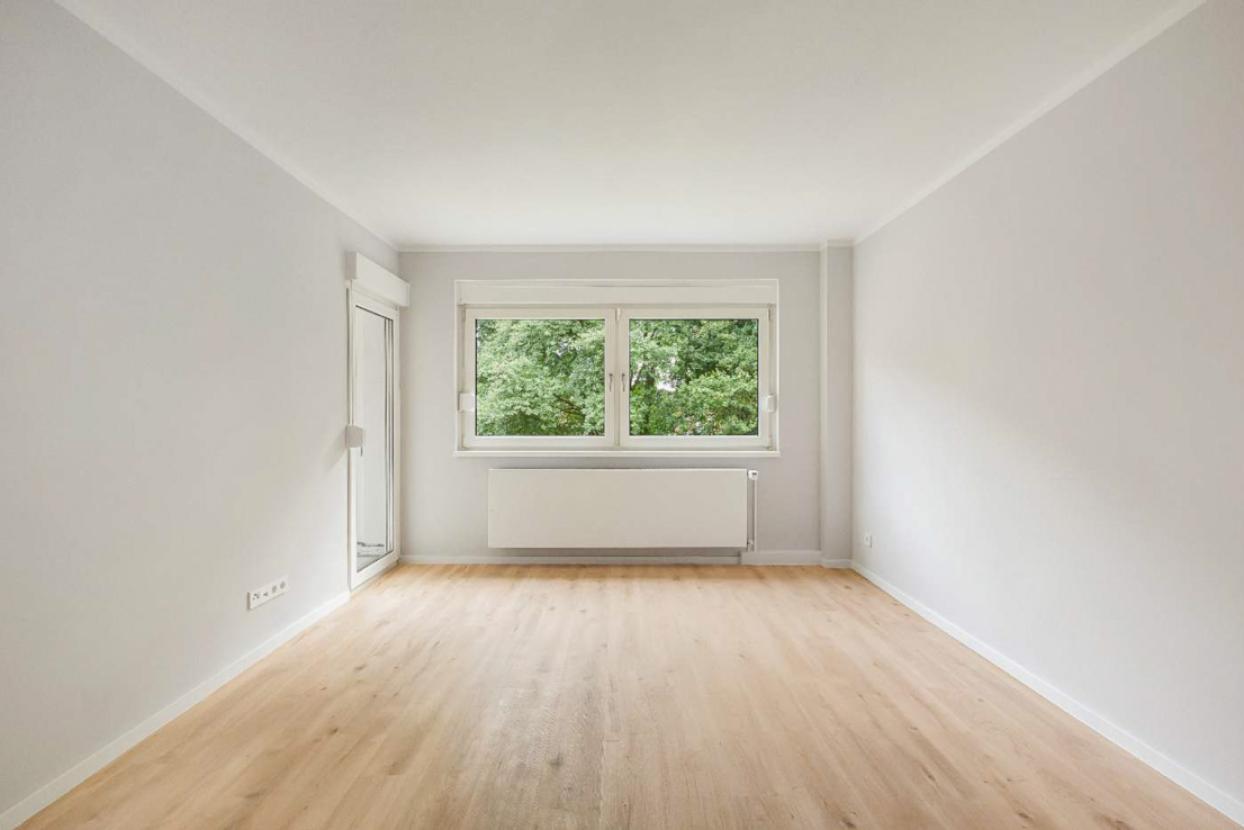 Wohnzimmer mit Balkon