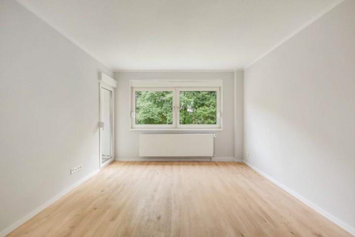 Wohnzimmer mit Balkon