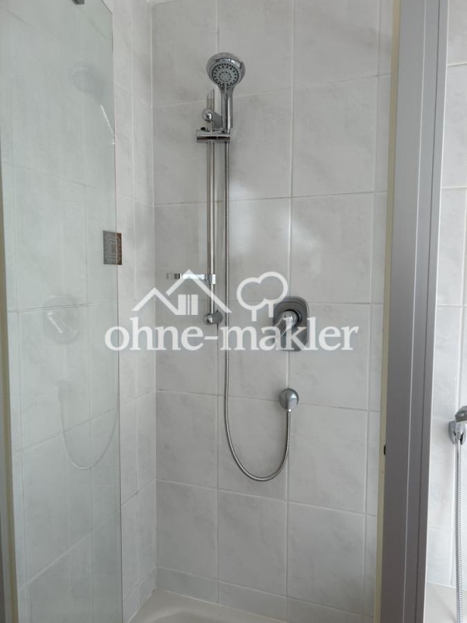 Badezimmer mit Dusche