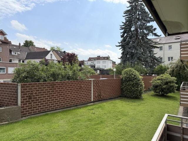 Blick vom Balkon in den Garten