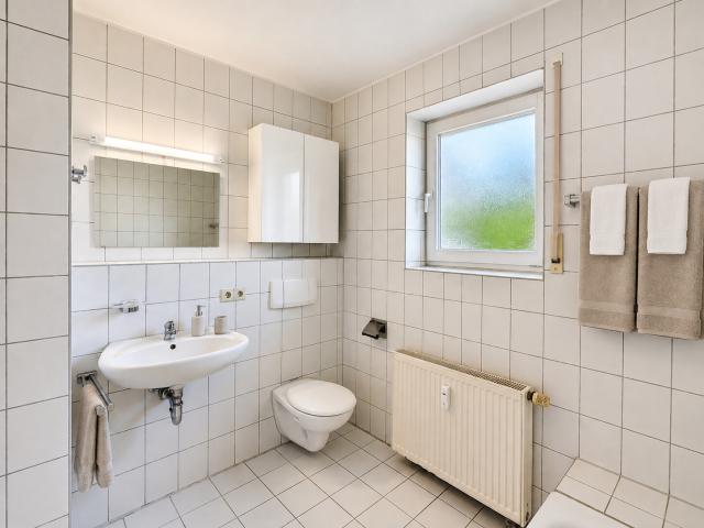 Badezimmer mit Tageslicht