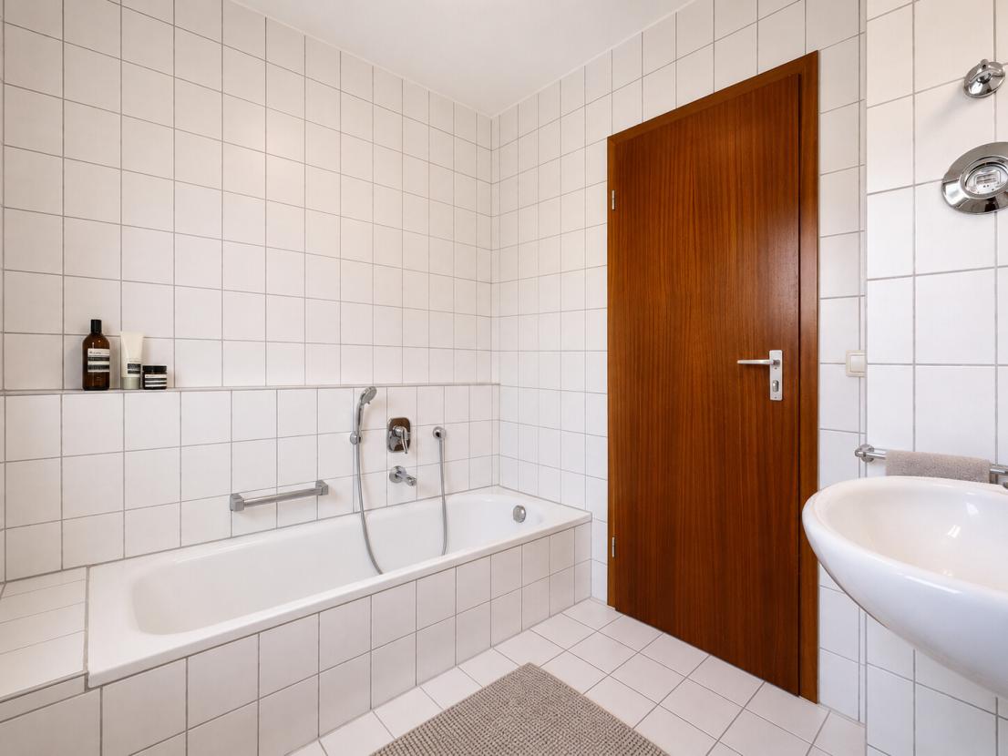 Badezimmer mit Badewanne
