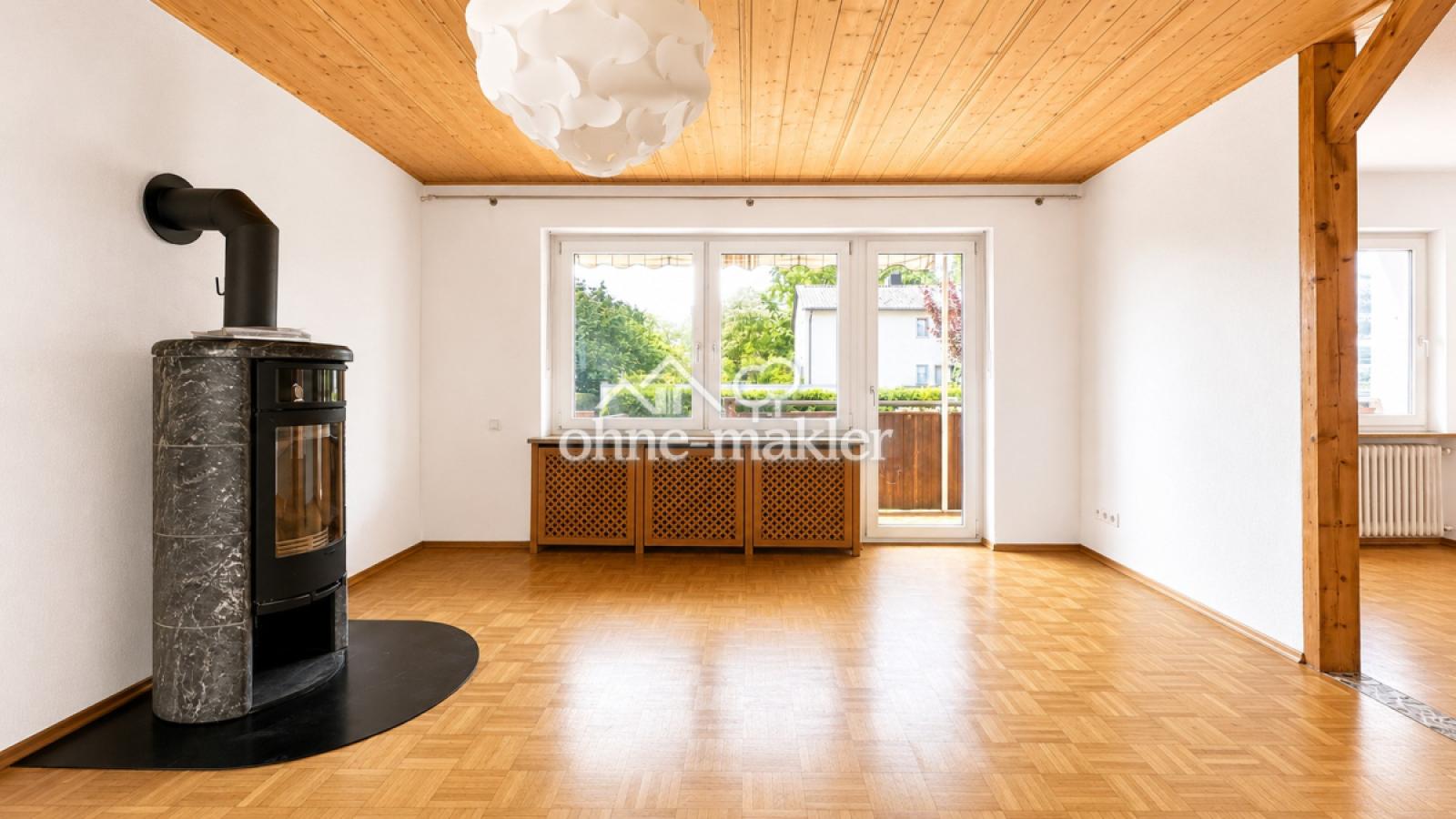 Wohnzimmer mit Kamin