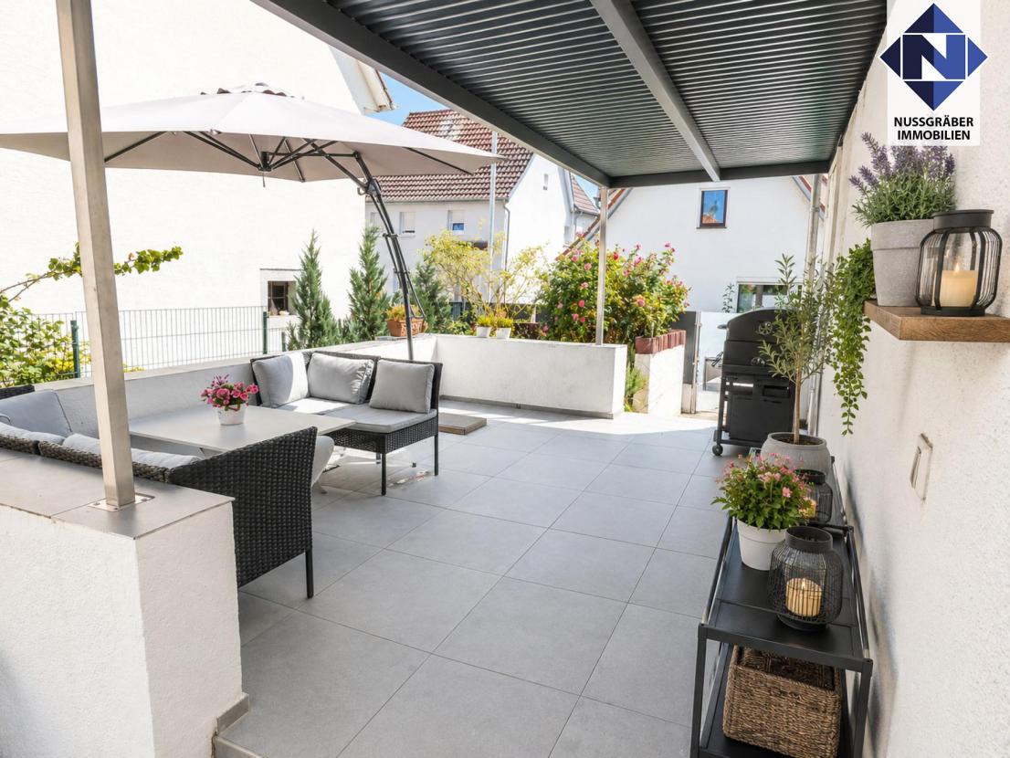 große Terrasse - Virtuell möbliert