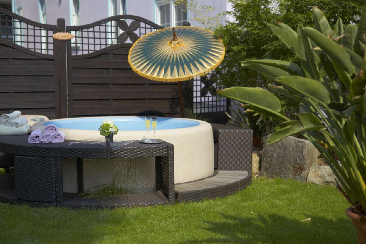 Whirlpool im Garten