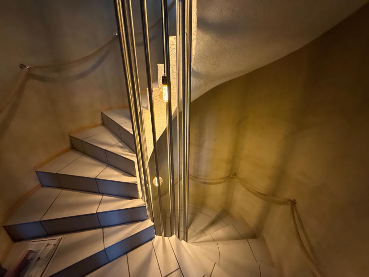 Wendeltreppe beleuchtet