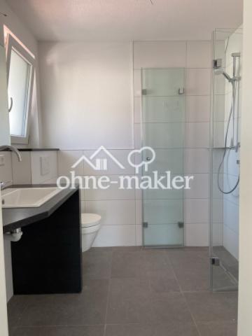 Waschtisch, Toilette u. Dusche