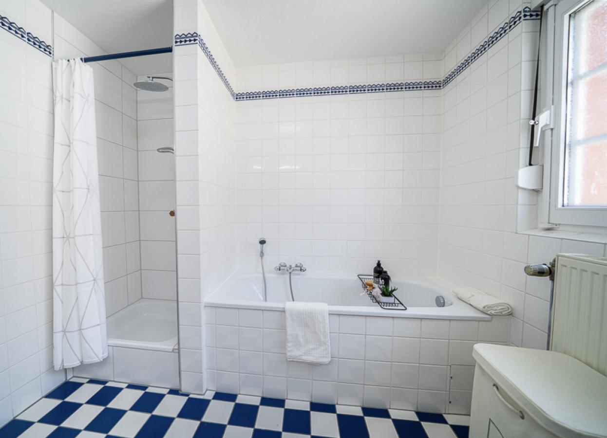 Badezimmer Ansicht 1