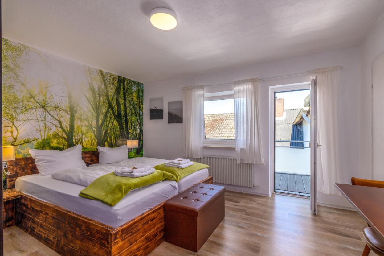 Doppelbettzimmer mit Balkon