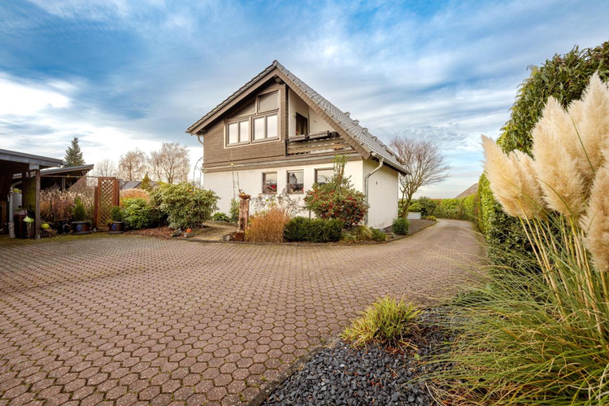 Hausrückseite mit Balkon