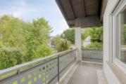 Großer L-förmiger Balkon