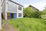 Rückseite Doppelgarage, Garten und Partylaube