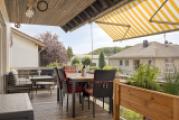 Überdachte Terrasse mit Markise EG