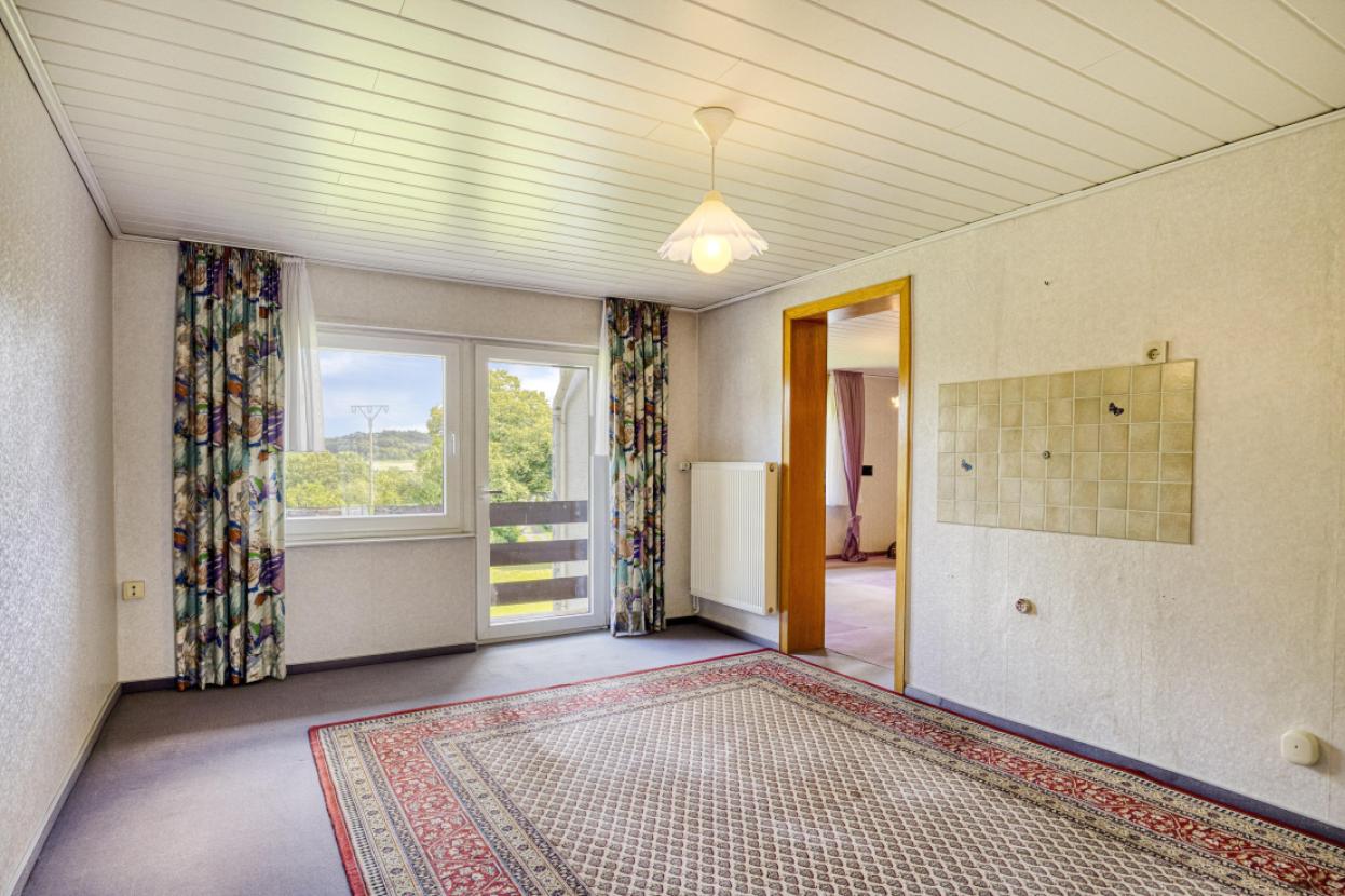 Zimmer mit Balkonzugang OG