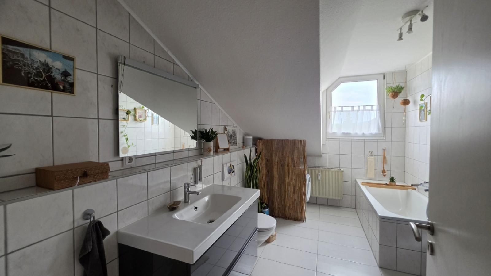 Tageslichtbad mit Wanne & Dusche