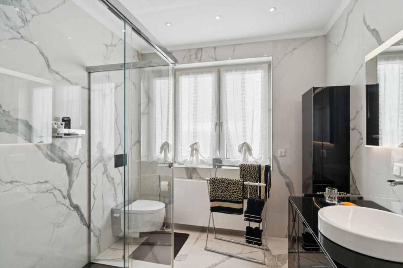 Badezimmer EG